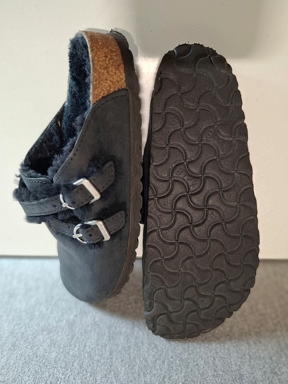 Birkenstock Y2K Black Shearling-Lined Clogs - Picture 6 of 9